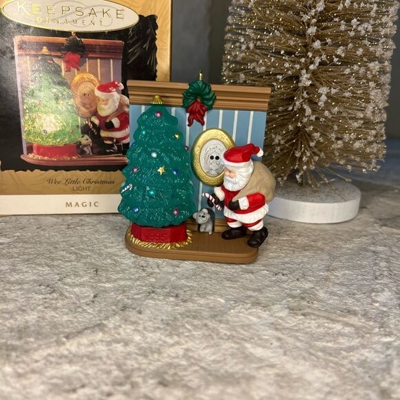 Hallmark Keepsake Magic ornament“Wee little Christmas” Light - Picture 3 of 4